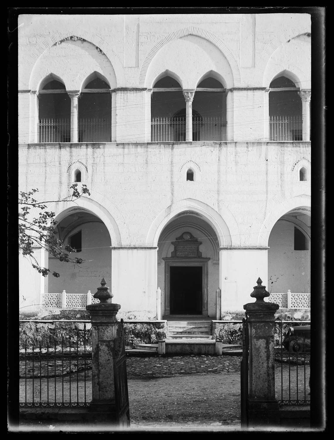 Entrée sur la façade nord